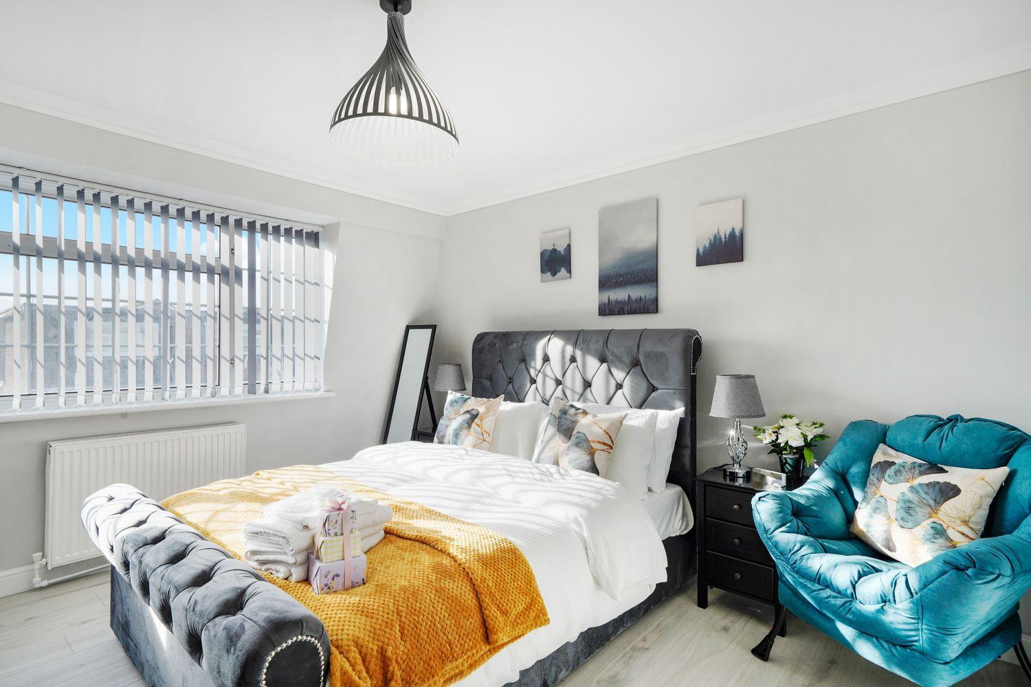 Apartment Spacious, 4 Bed, Garden, Parking, Excel *