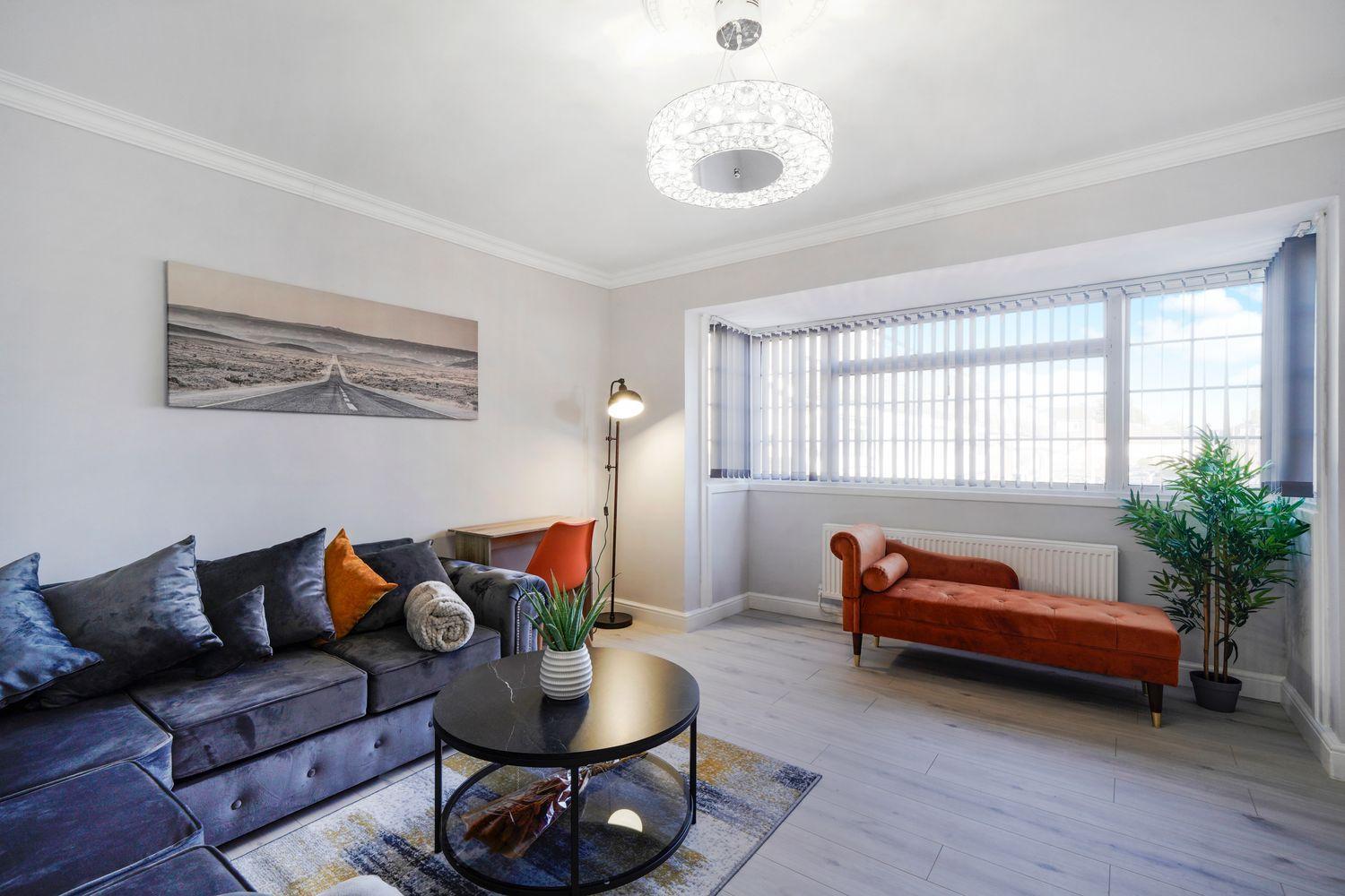 Spacious, 4 Bed, Garden, Parking, Excel *