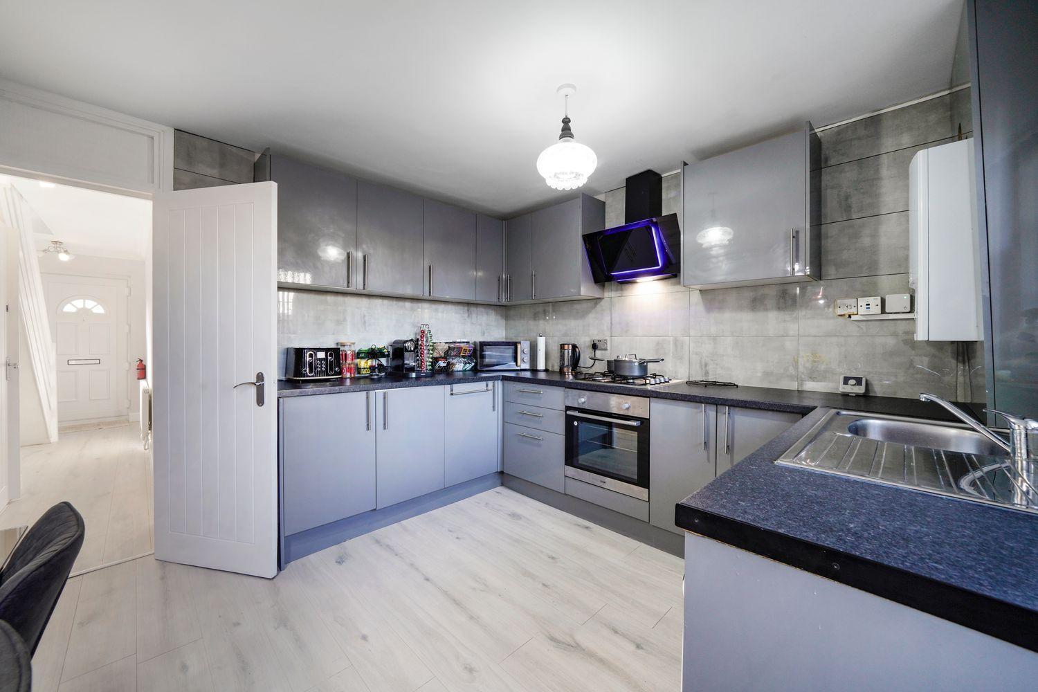 Apartment Spacious, 4 Bed, Garden, Parking, Excel *